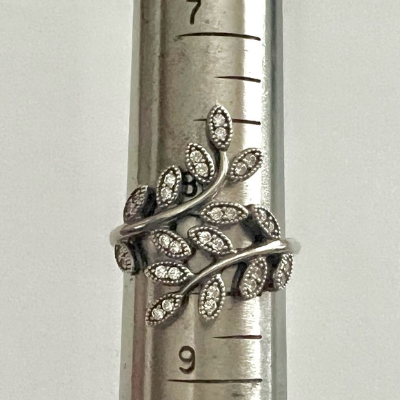 Pandora Sparkling leaves ring collectible - Picture 12 of 12